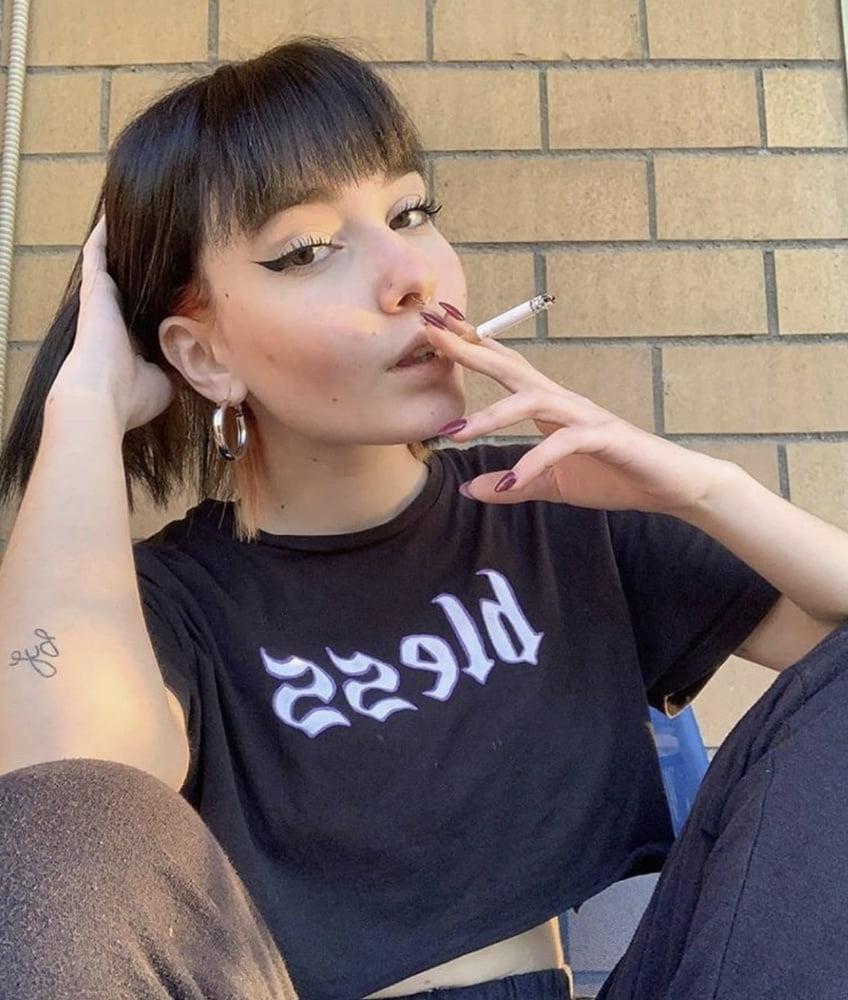 25P Smoking Ladies 25