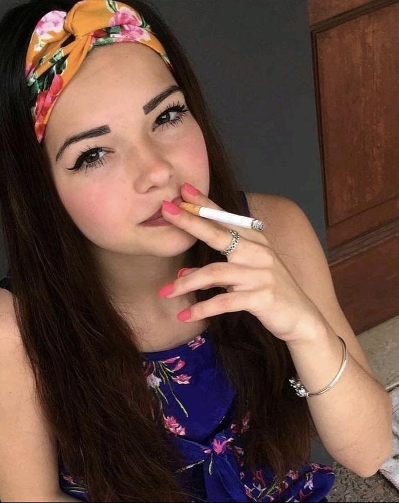 25P Smoking Ladies 25