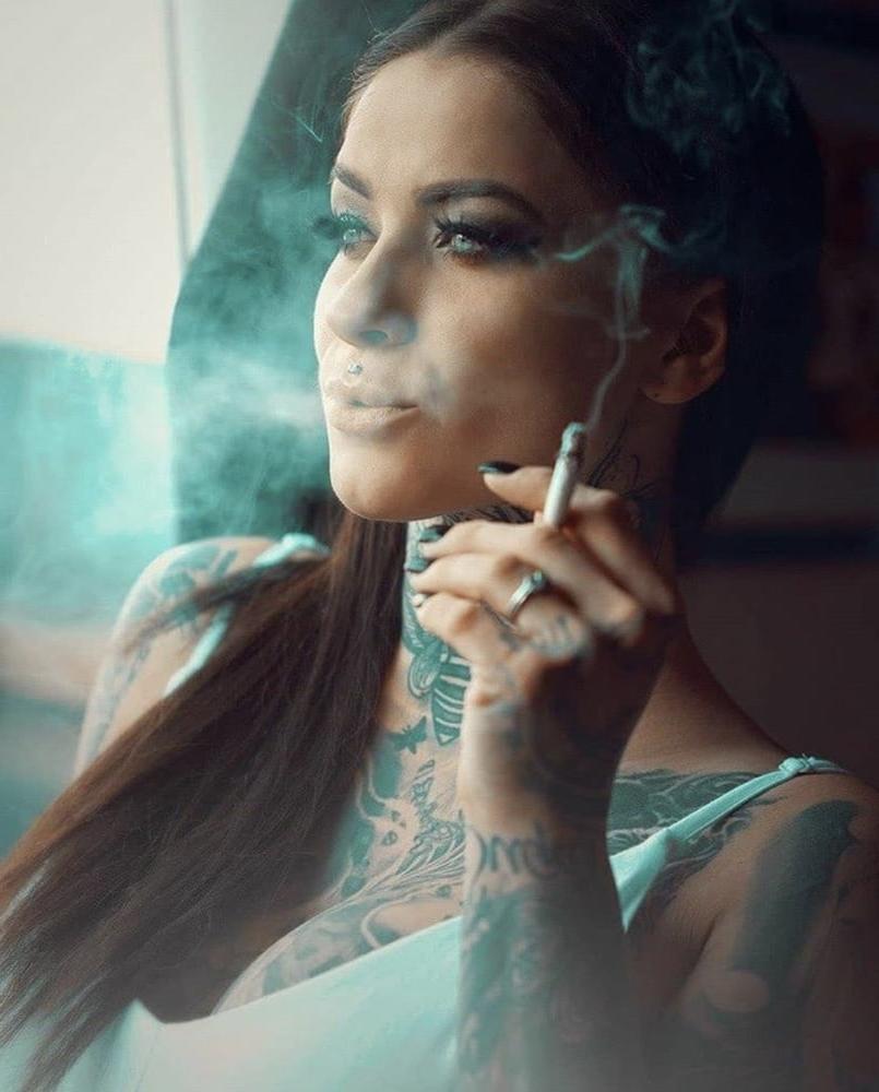 25P Smoking Ladies 25