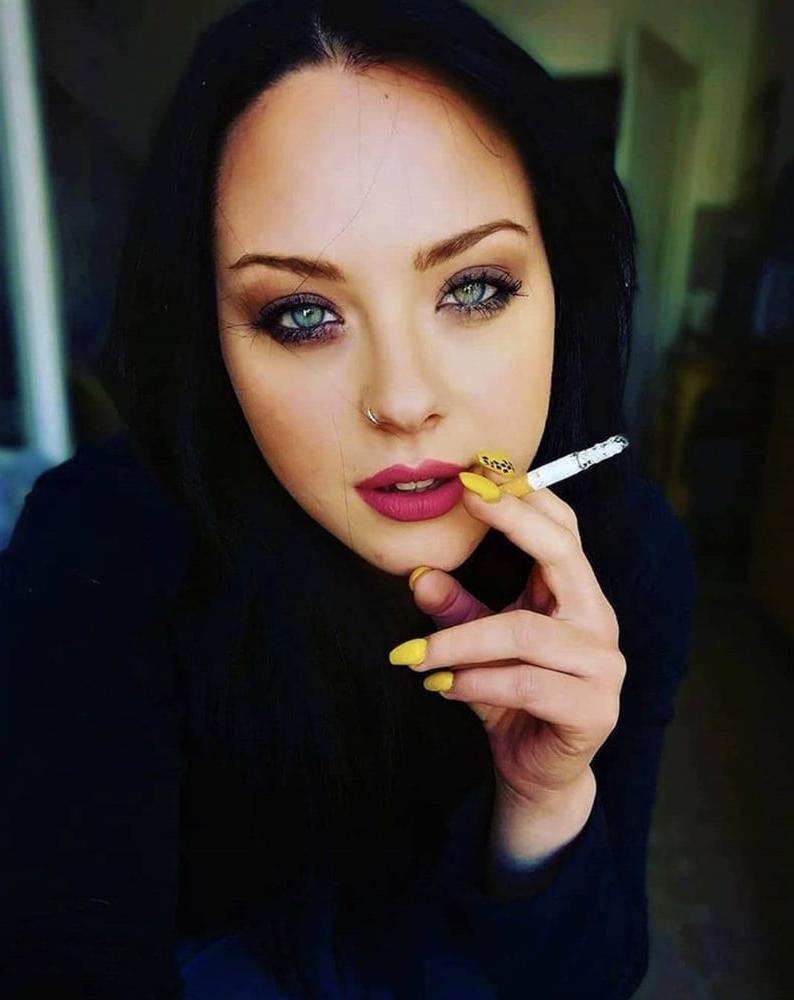 25P Smoking Ladies 25