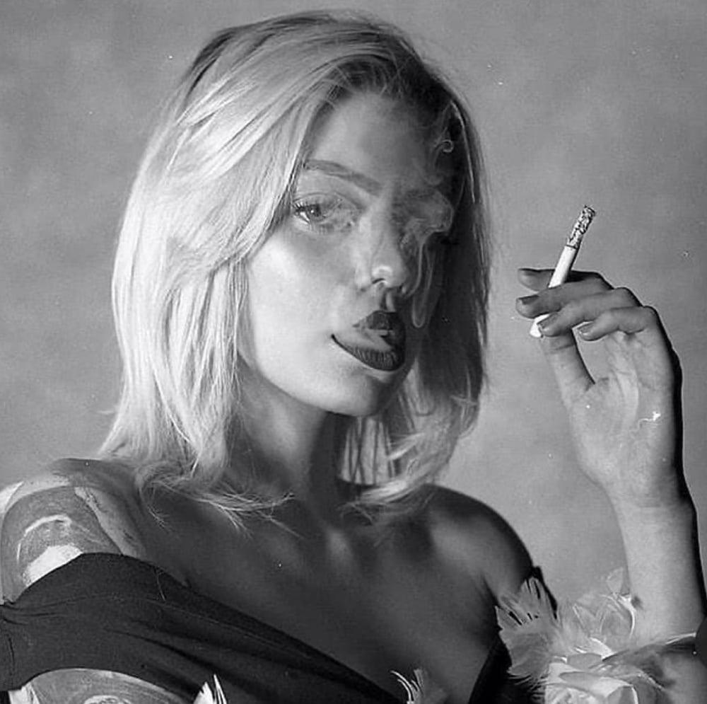 25P Smoking Ladies 25