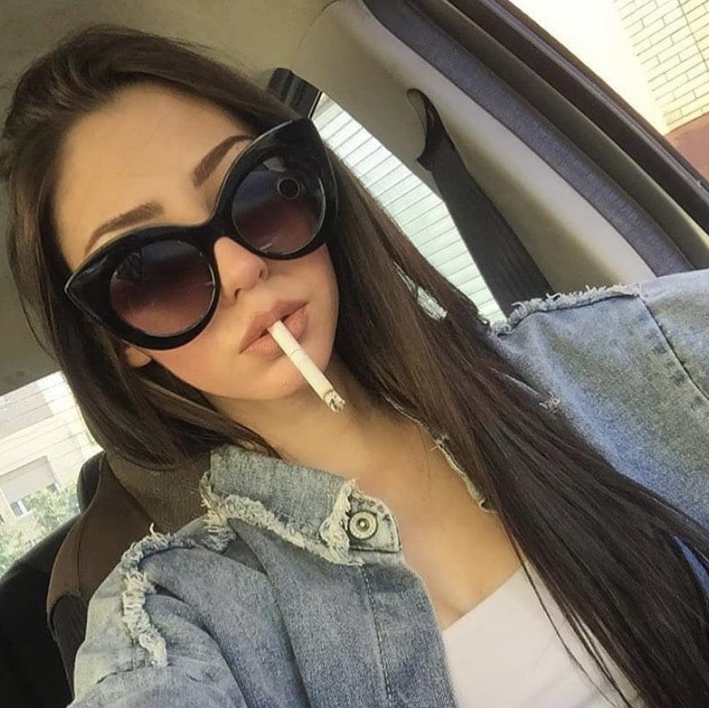 25P Smoking Ladies 25