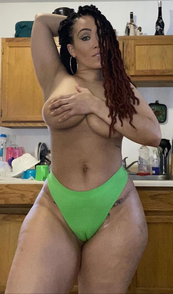 25P Thick body milf
