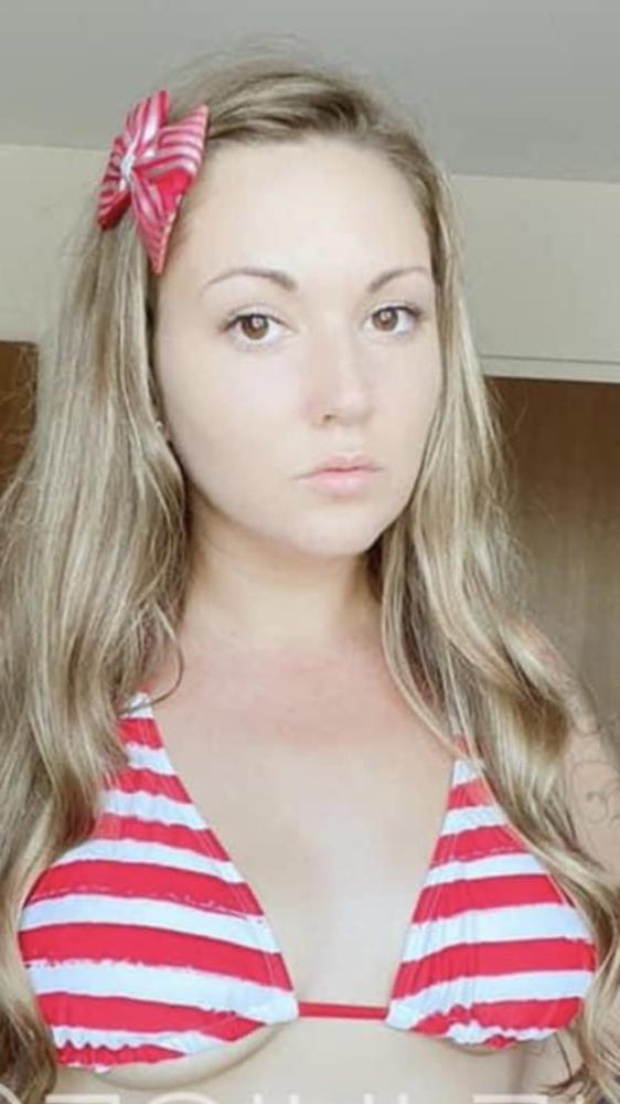 17P Amateur brunette big ass babe