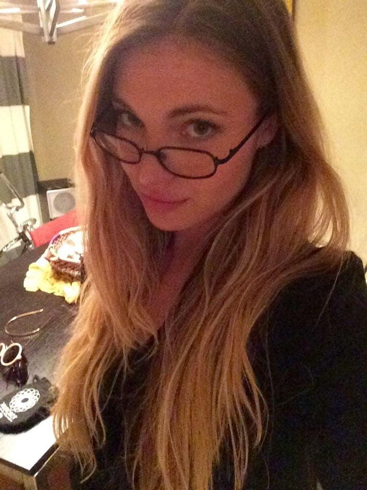 25P Sexy US wife