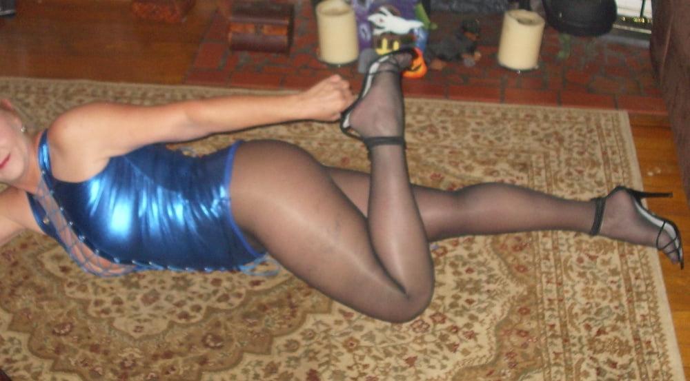 25P mature hot wife in blue dress and black pantyhose