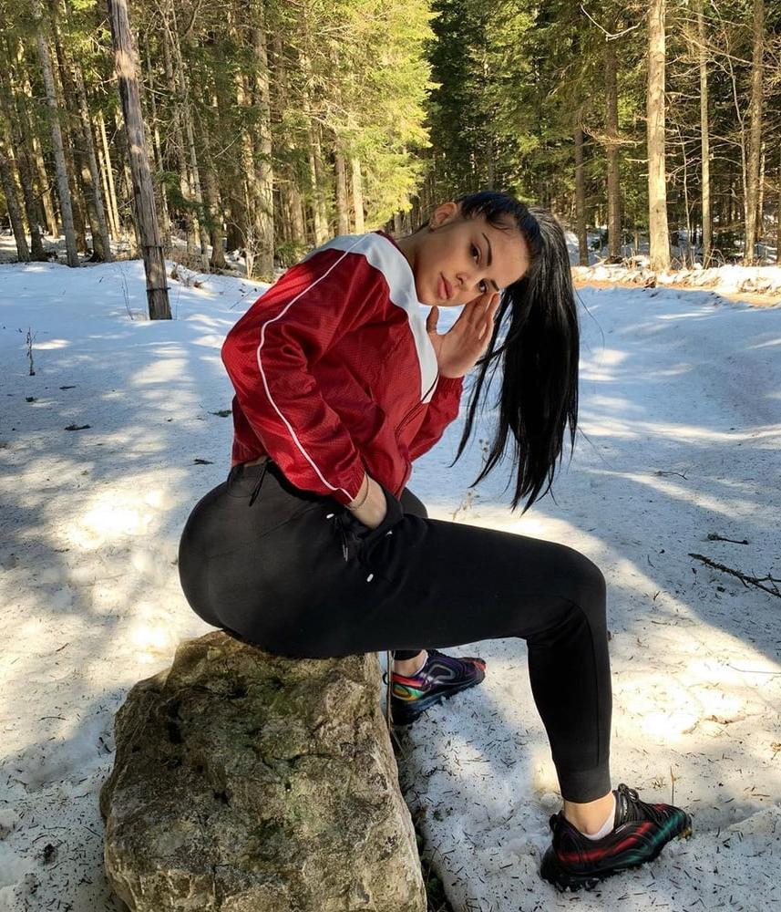25P Serbian big ass slut Sara Neskovic