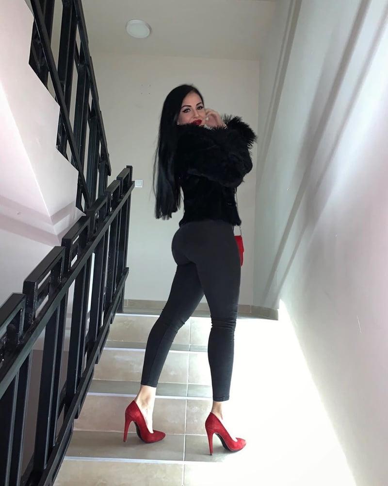 25P Serbian big ass slut Sara Neskovic