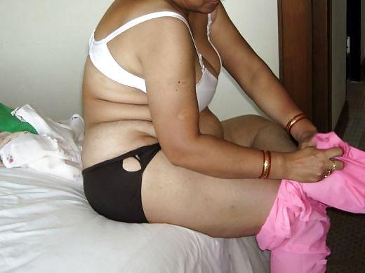 25P Indian Boobs View