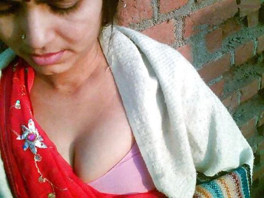 25P Indian Boobs View