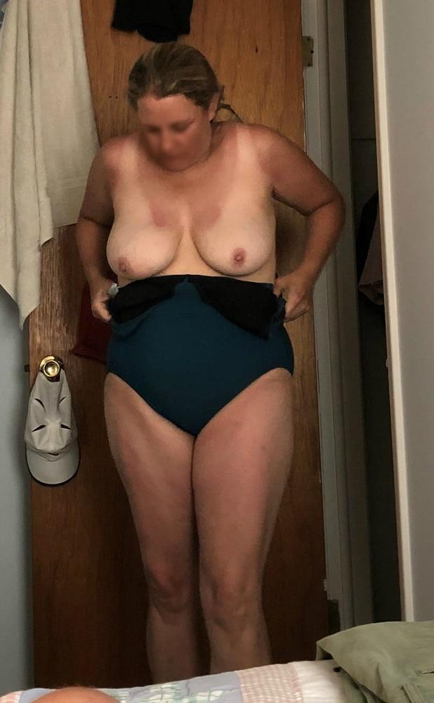 11P Blonde wife changing