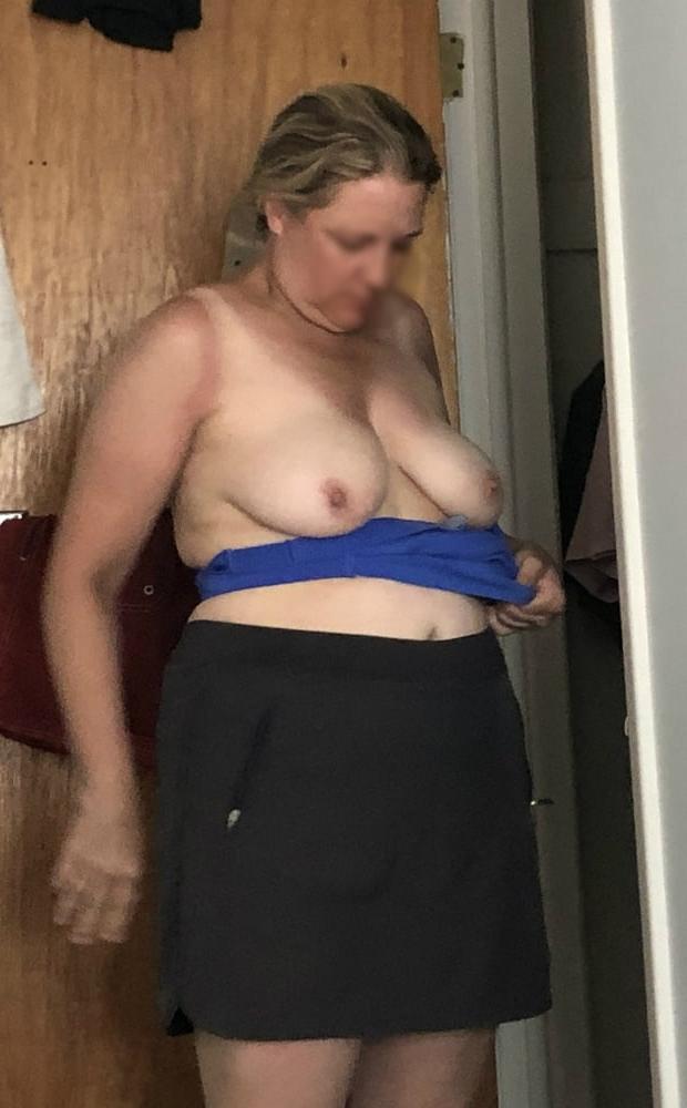 11P Blonde wife changing