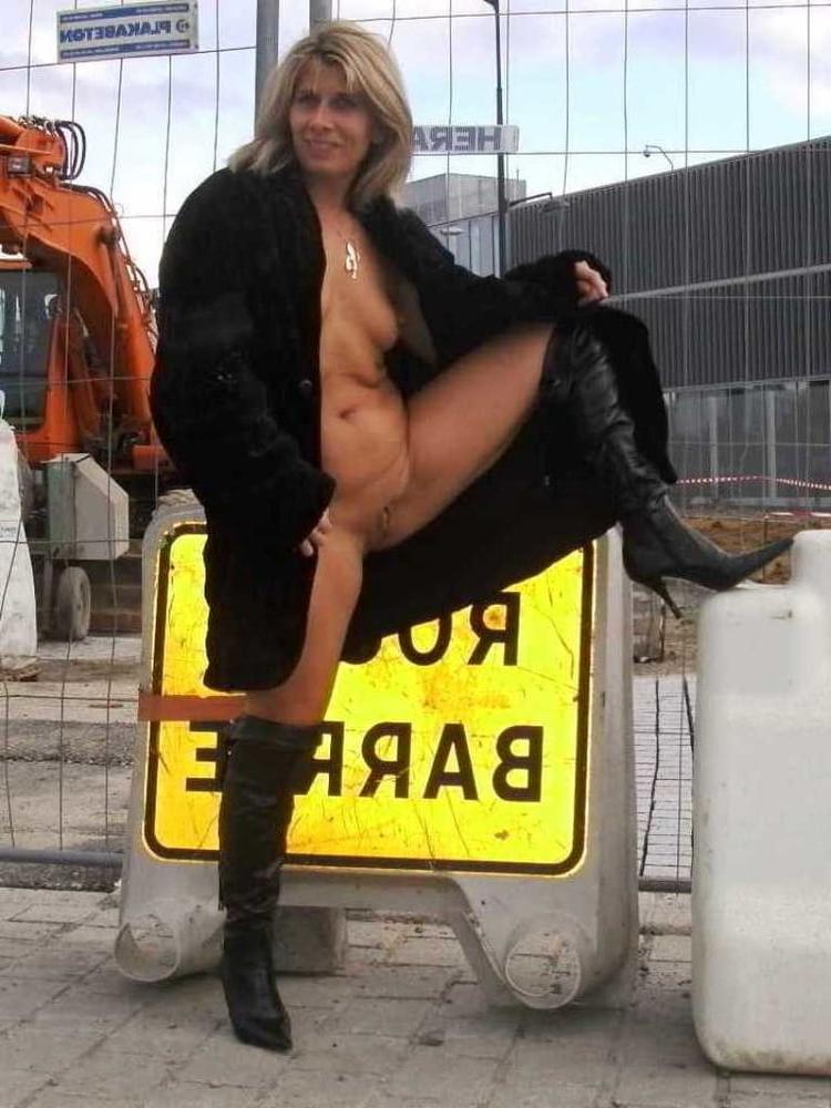 25P Hot britih wife Lisa