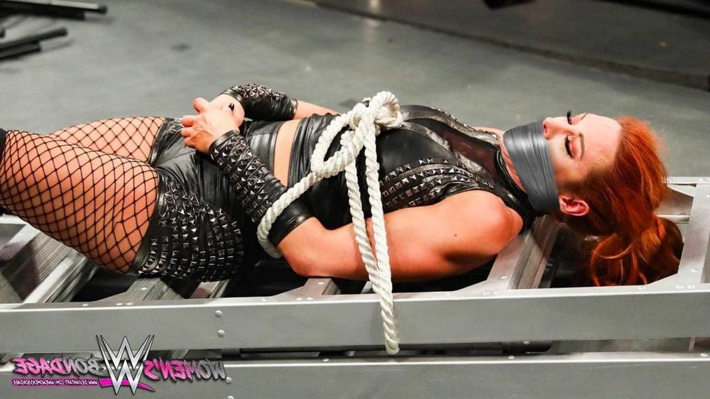 25P WWE Divas and Celebrities Bondage Edits