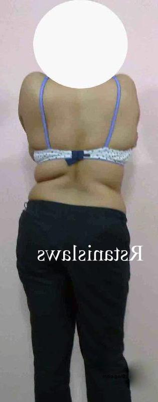 8P Hot pics of naughty Sri Lankan wife peeling off her panty