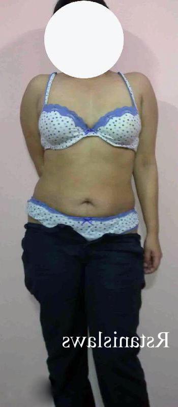8P Hot pics of naughty Sri Lankan wife peeling off her panty