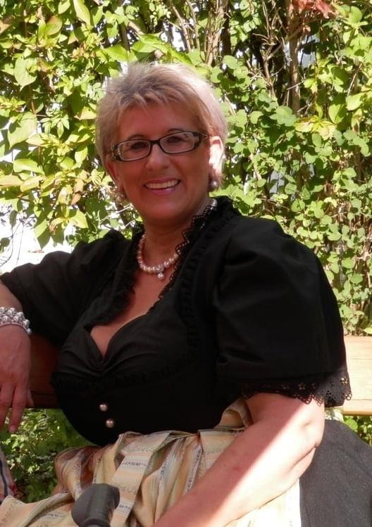 21P That Busty German