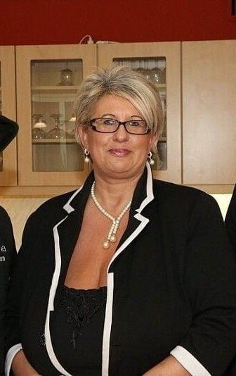 21P That Busty German