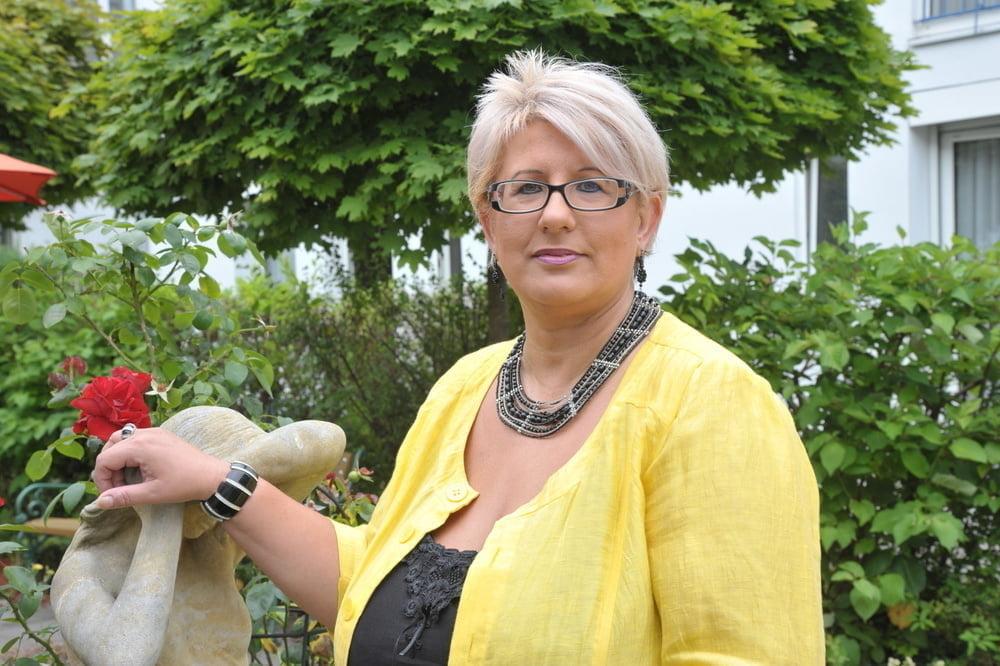21P That Busty German