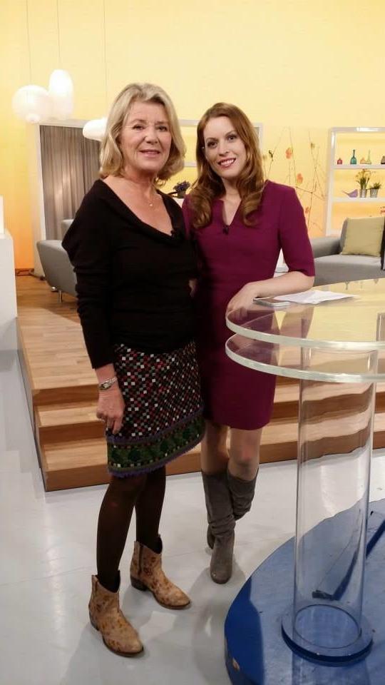 25P German TV Milf Jule Goelsdorf