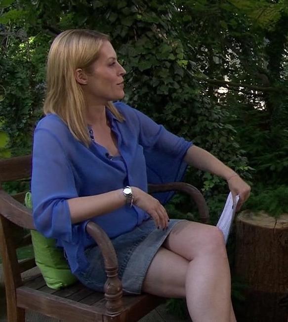 25P German TV Milf Jule Goelsdorf