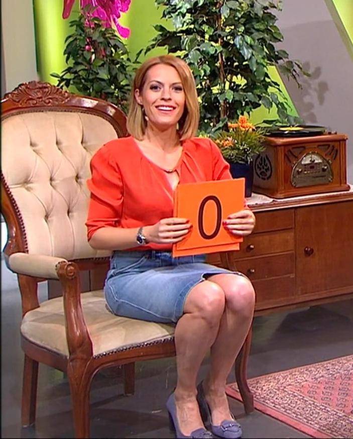 25P German TV Milf Jule Goelsdorf