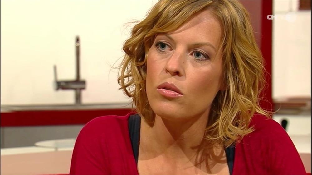25P German TV Milf Jule Goelsdorf