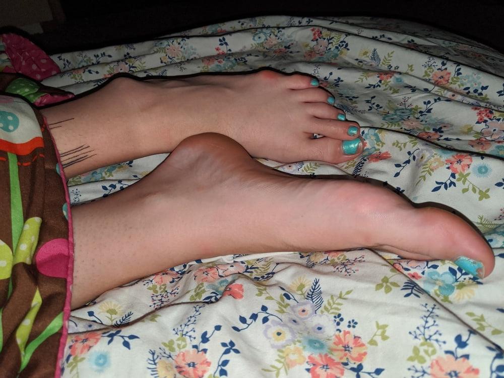 17P Long toes, high arch emo girl feet