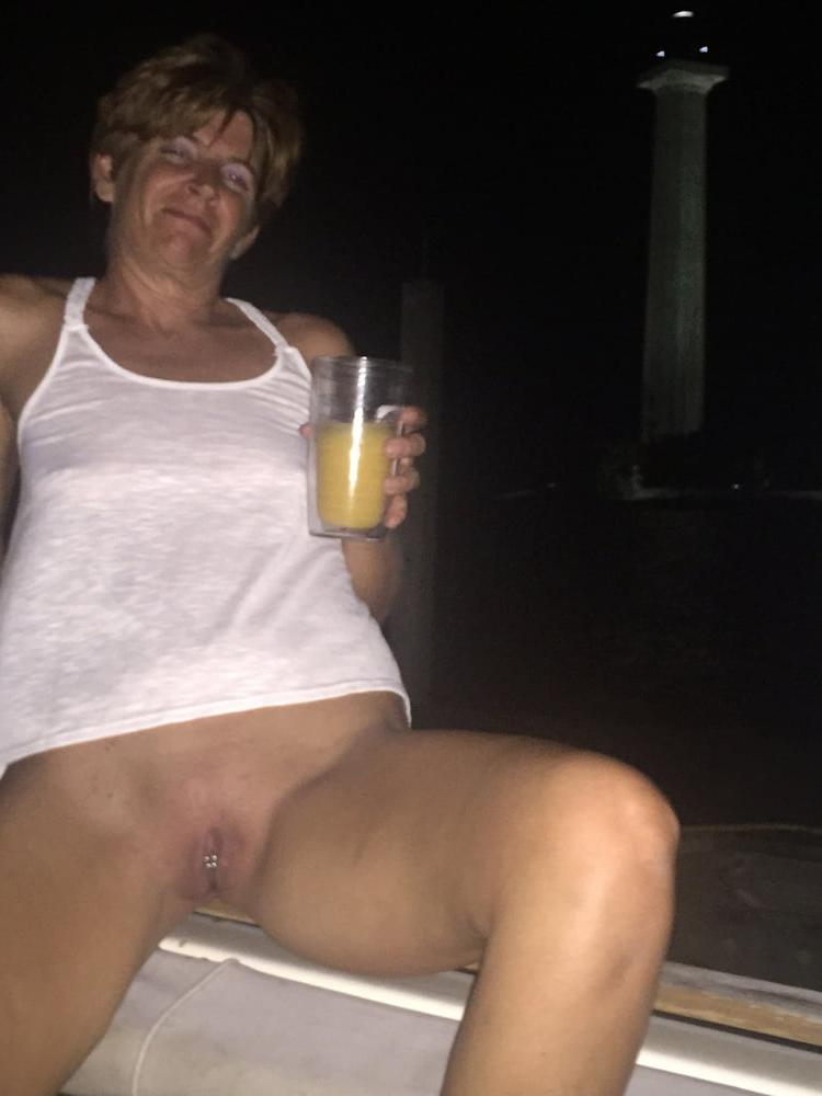 25P 5. Ohio wife poses for hubby