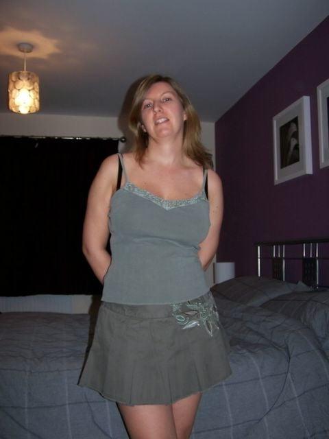 25P Uk shared wife Kate fully exposed