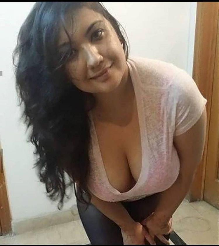 25P Indian Saree 2 (boobs, semi nude)