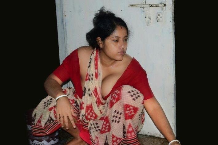 25P Indian Saree 2 (boobs, semi nude)