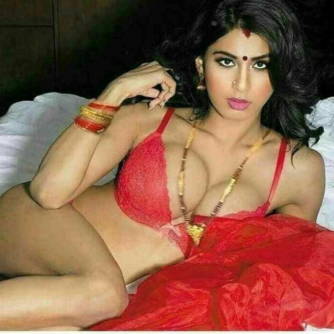 25P Indian Saree 2 (boobs, semi nude)