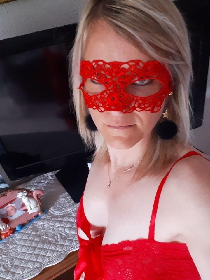 25P BLONDE FRENCH WIFE