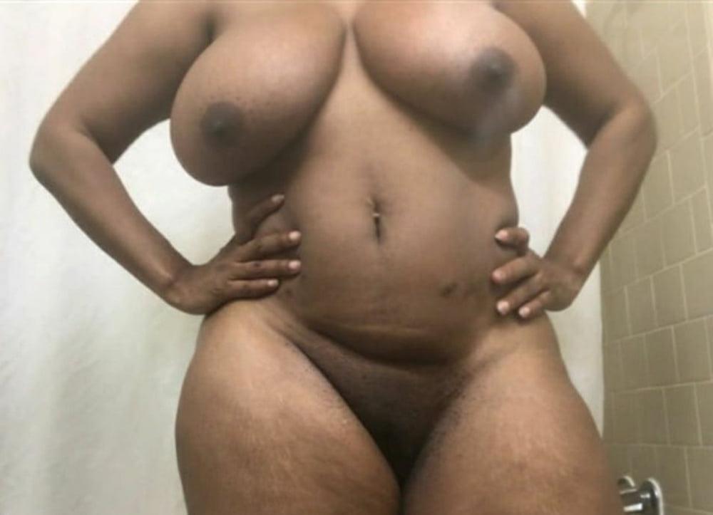 10P Ebony milf