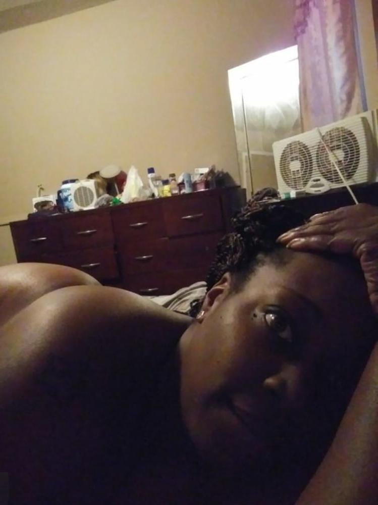 10P Ebony milf