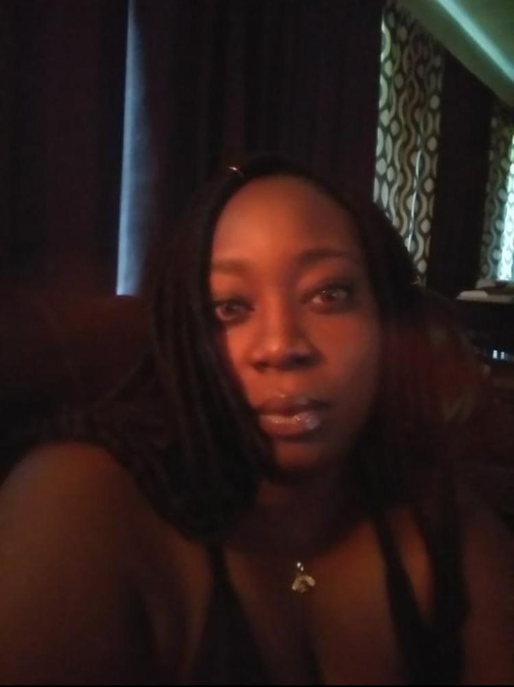 10P Ebony milf