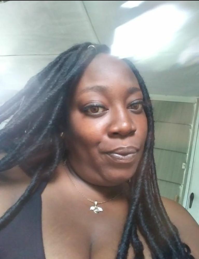 10P Ebony milf