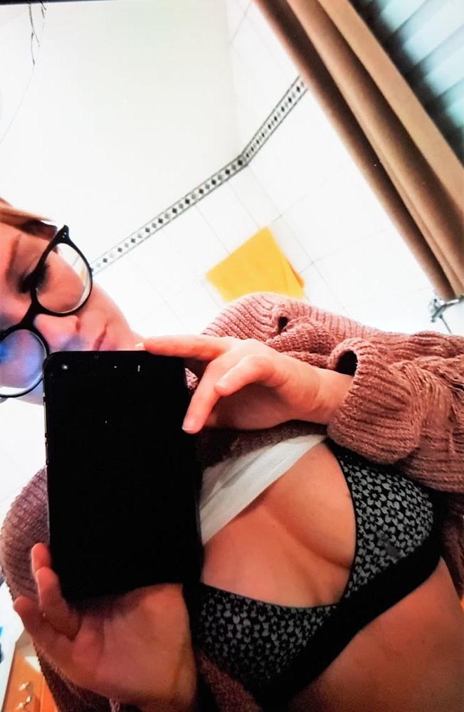 25P Slutty german nurse Johanna exposed