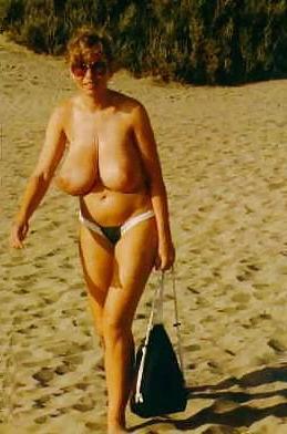 24P Wonderful saggy tits - Outdoor special
