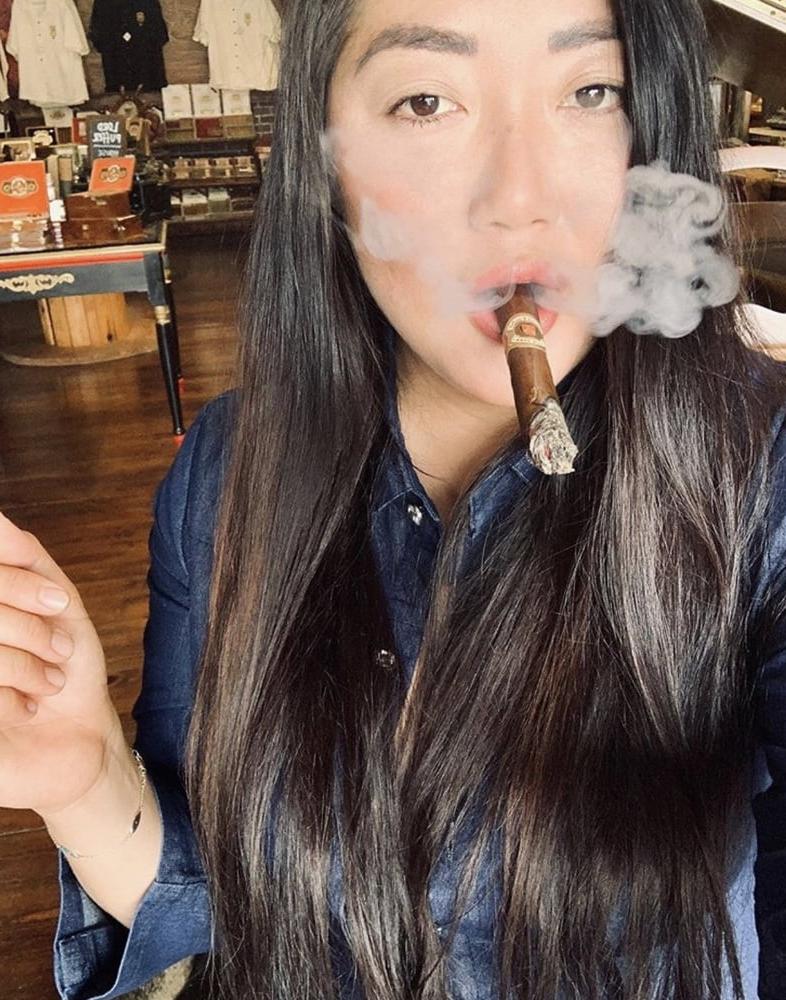 25P Smoking Ladies 24 (Asian Lovelies)