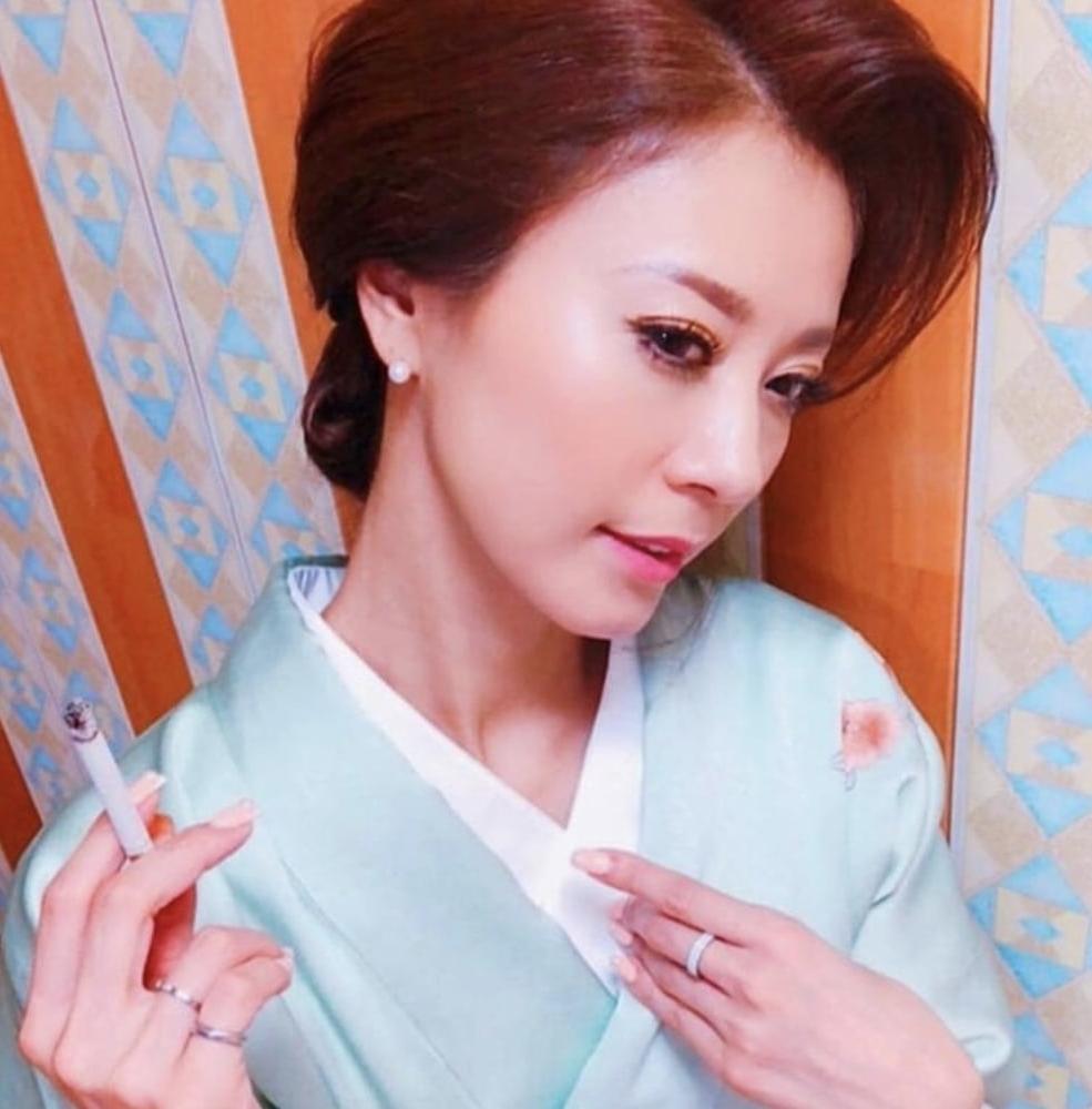 25P Smoking Ladies 24 (Asian Lovelies)