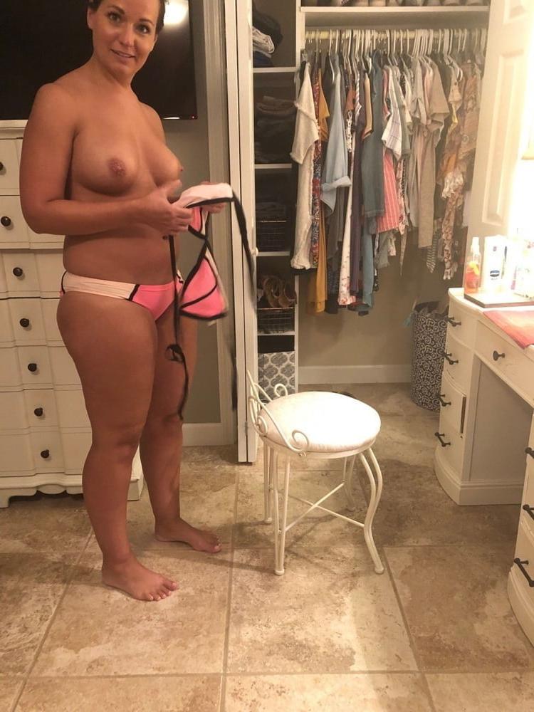 7P Brunette Wife