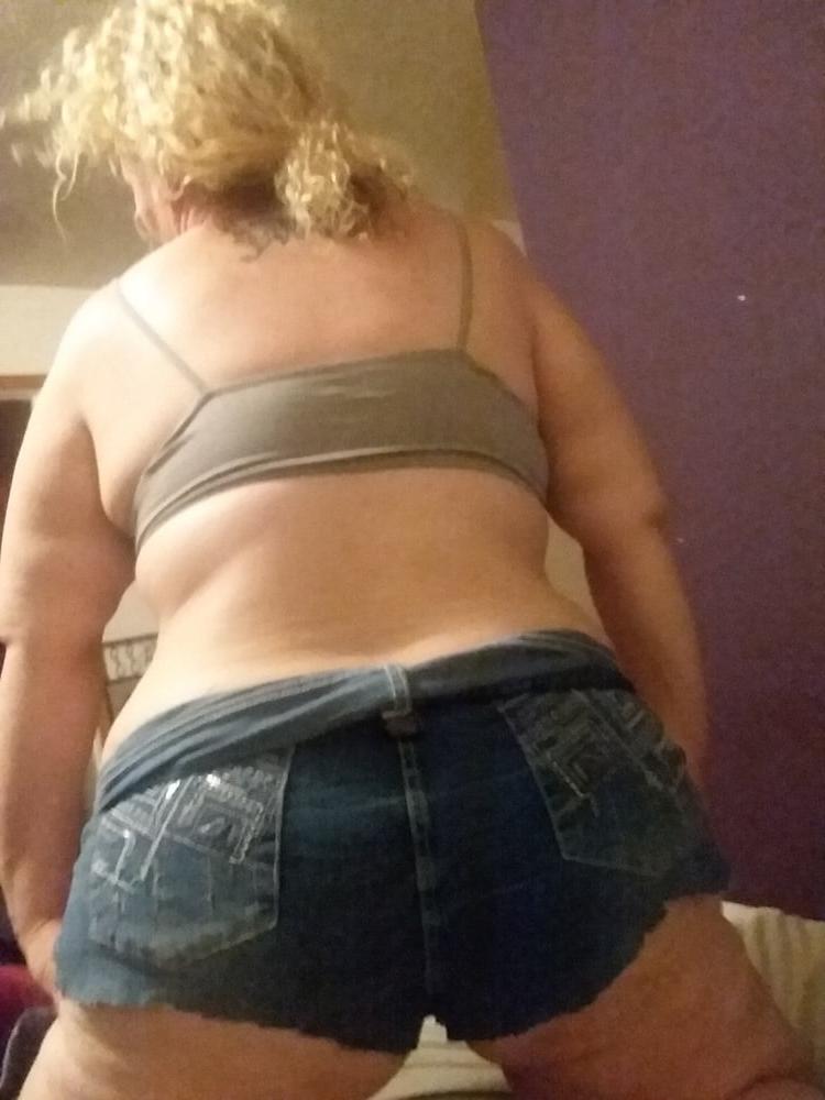 18P Fat wife in cut off Jean shorts cheeky