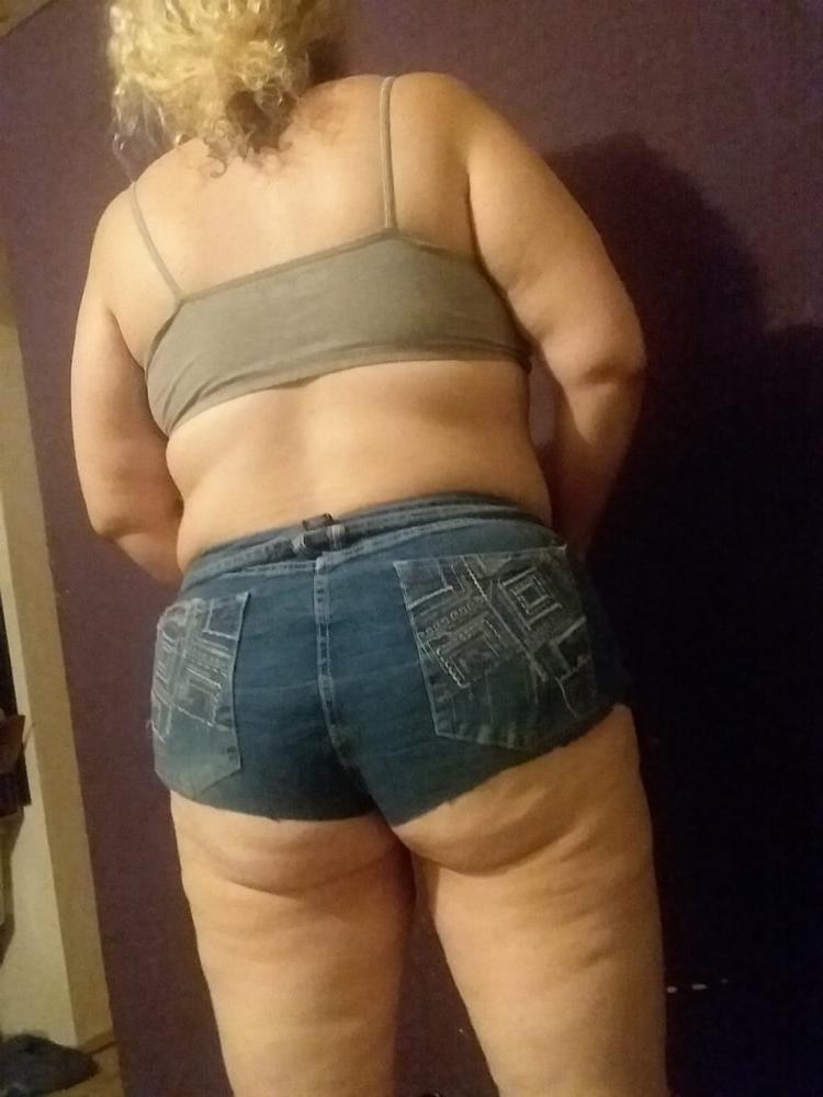 18P Fat wife in cut off Jean shorts cheeky