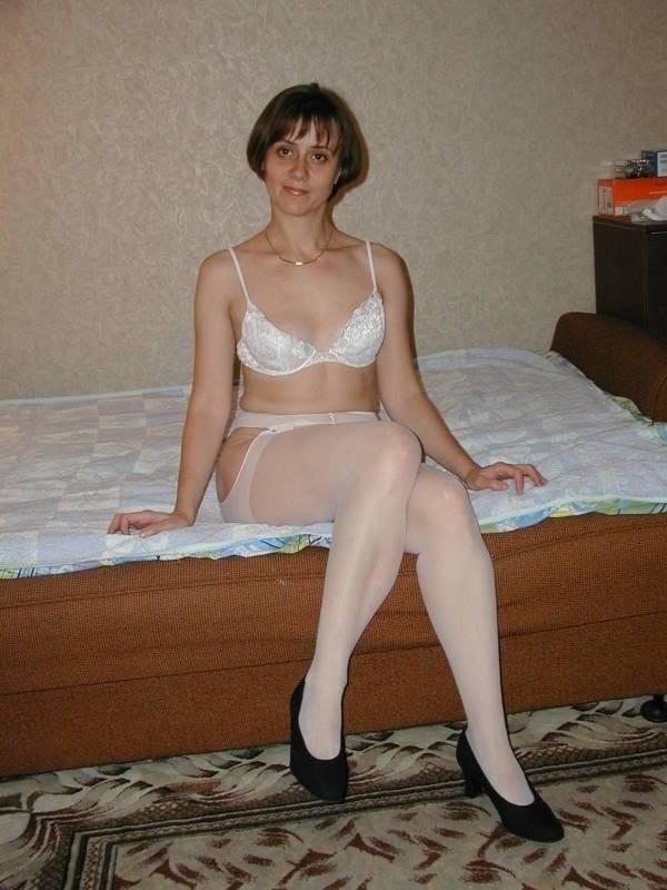 25P Wife in stockings