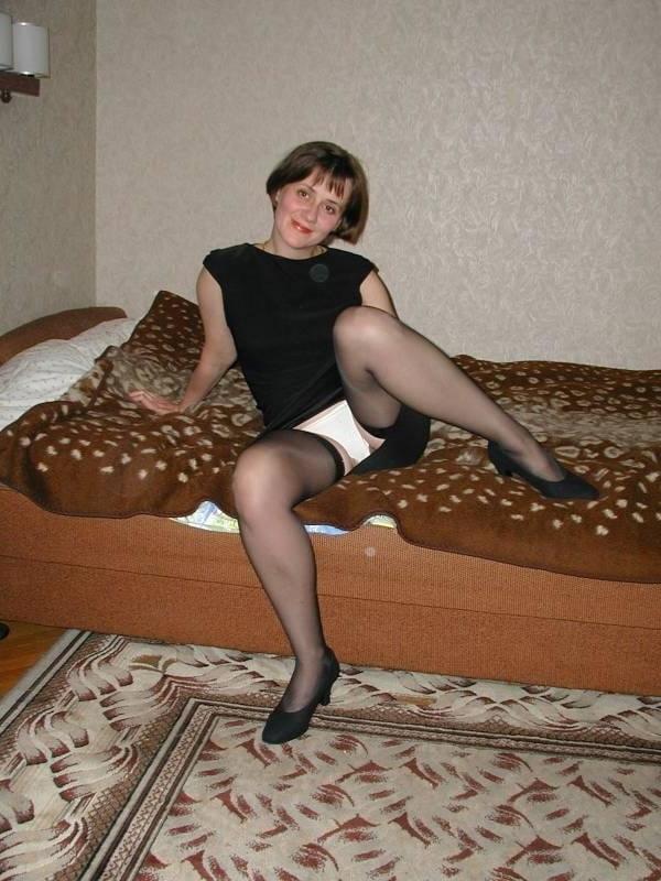 25P Wife in stockings