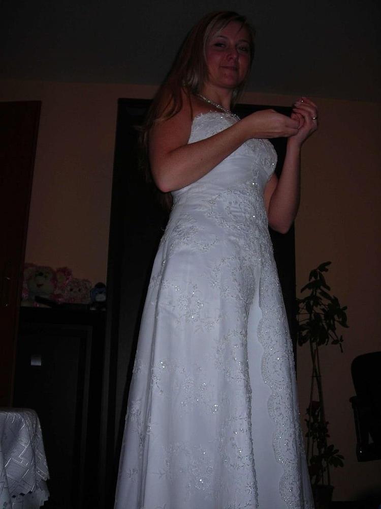 25P Euro wife or model?