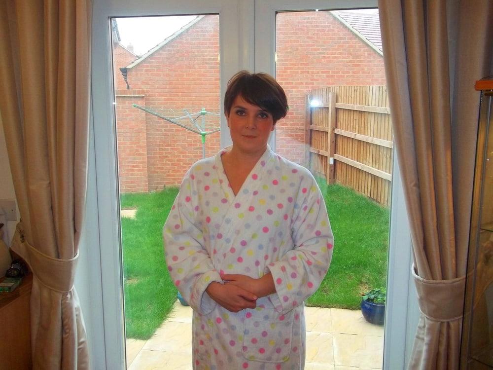25P Young UK wife E