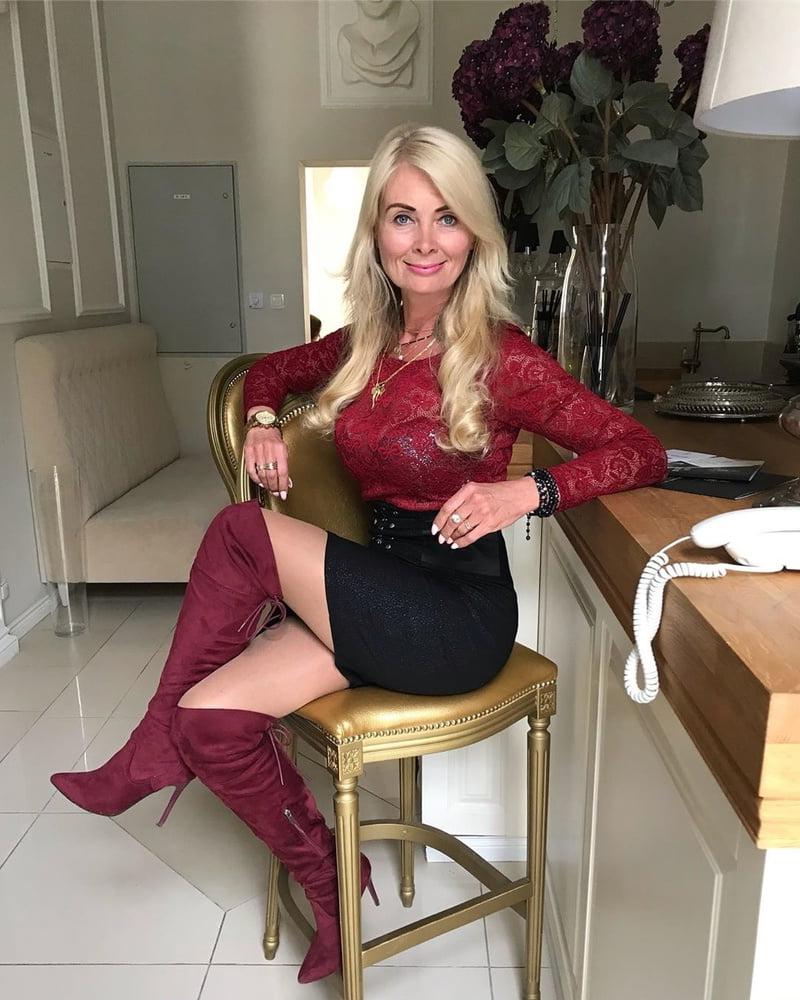 12P Hot suede boots